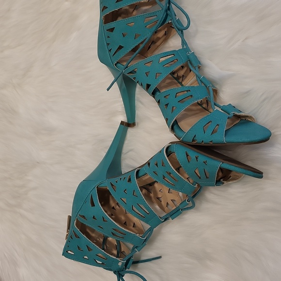 Open toed lace up shoes - Picture 3 of 9